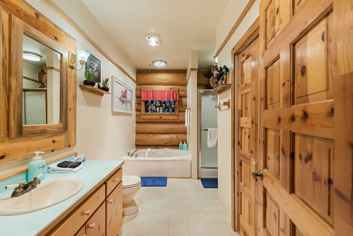 Full Bathroom with Soaking Tub