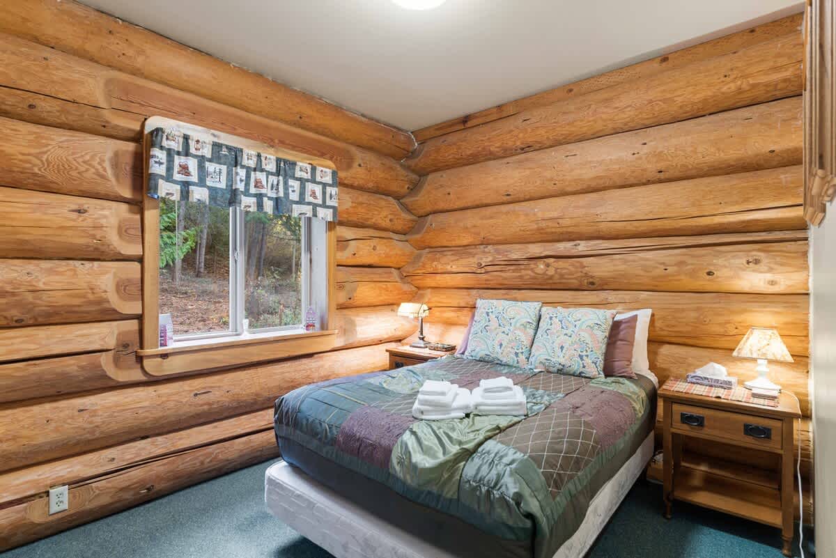 Bedroom with Full Bed